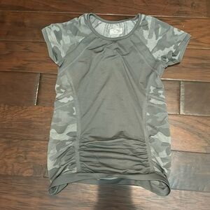 - Athleta Fastest Track  Gray Cameo Short Sleeve Shirt M